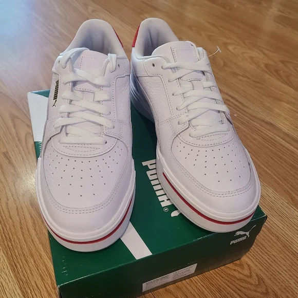 BRAND NEW Pumas never worn - Picture 3 of 3